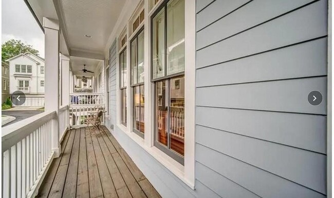 Building Photo - 830 Grove Bnd