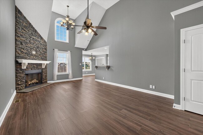 Building Photo - 645 Fox Hound Dr