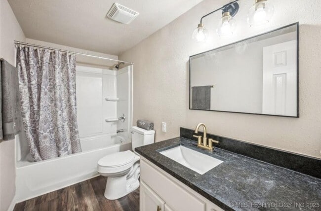 Building Photo - 306 Short St