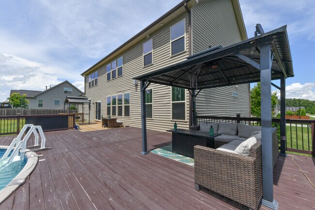 Building Photo - 406 Fairmile Dr