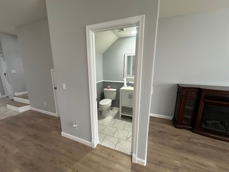 Building Photo - 17610 N 17th Pl