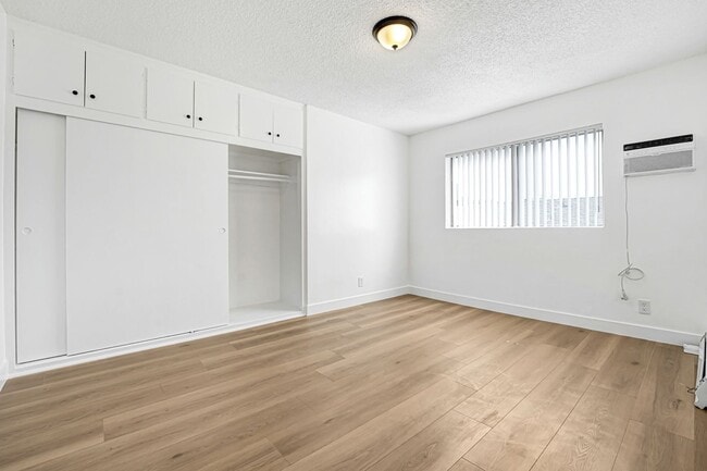 Building Photo - Spacious 1 Bedroom Apartments with Parking - Noho Arts District