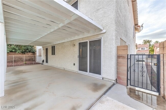 Building Photo - 20 Fantasia Ln