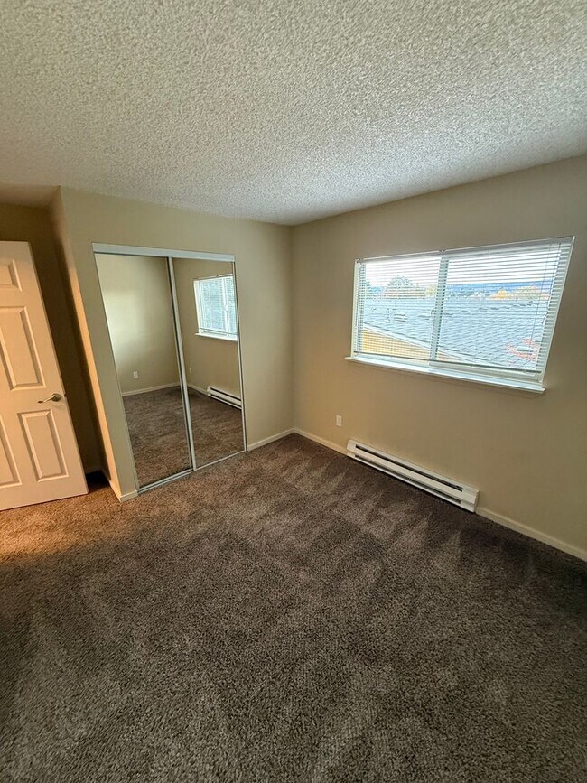 Building Photo - JHOP01