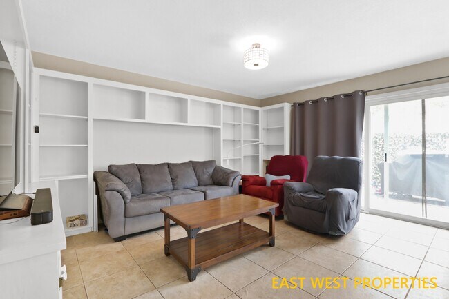 Building Photo - 2409 Sommerset Dr