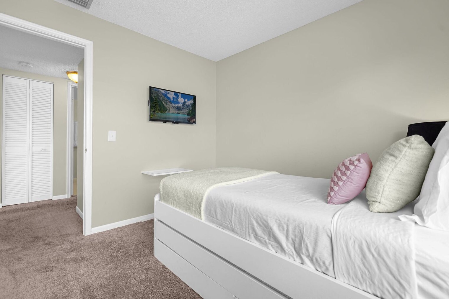 Building Photo - 3841 Atrium Dr