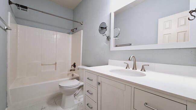 Building Photo - 5812 Lava Dr