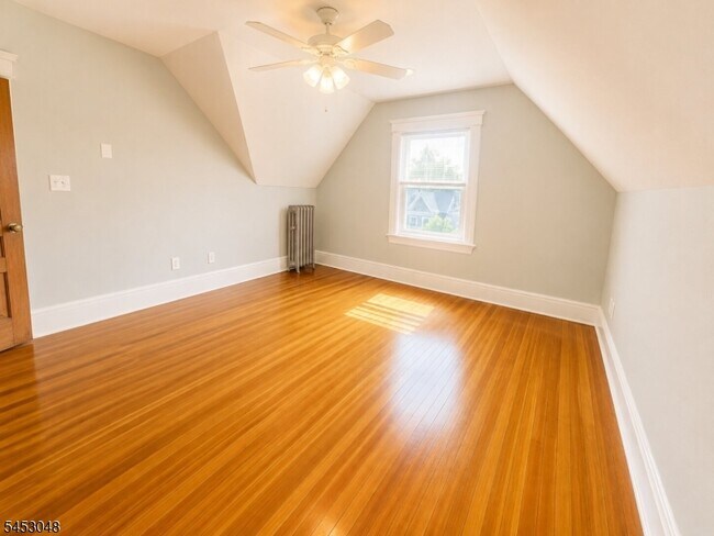 Building Photo - 2 Cloverhill Pl