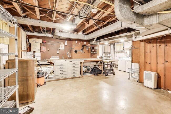 Building Photo - 9326 W Parkhill Dr