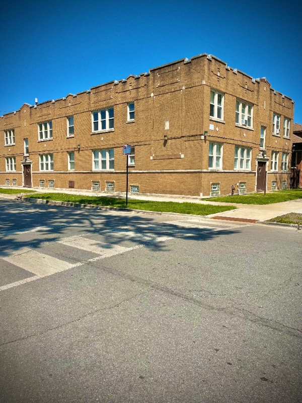 Primary Photo - 4956 W Crystal St
