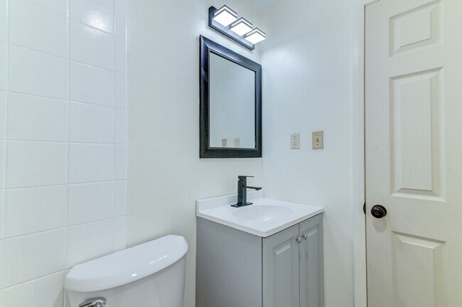 Building Photo - 72 Martensen St
