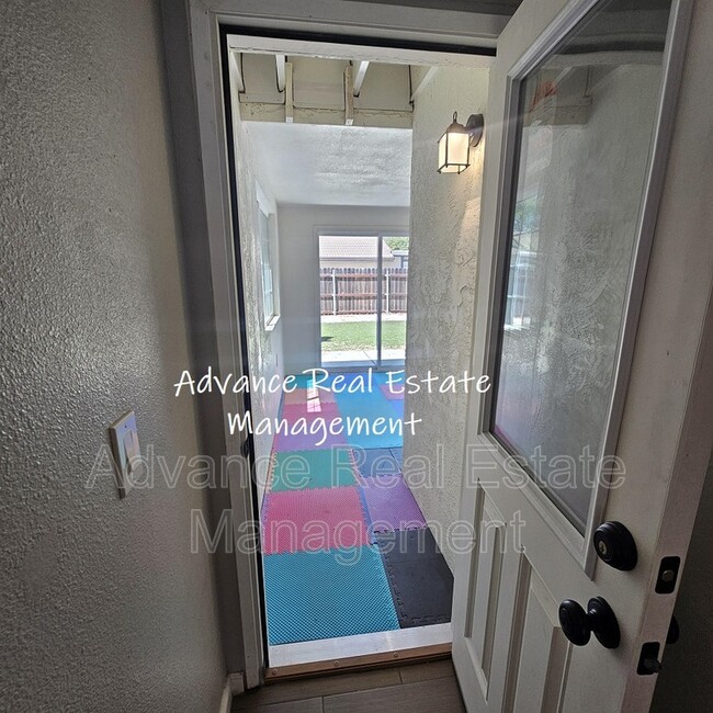 Building Photo - 1017 Bienville St