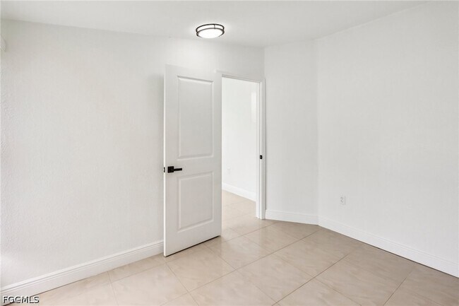 Building Photo - 89 Cabana Ave