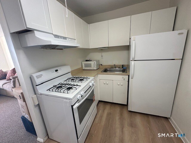 Building Photo - 1168 Main St