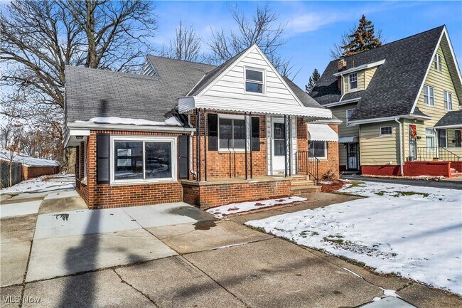 Building Photo - 27681 Lakeshore Blvd