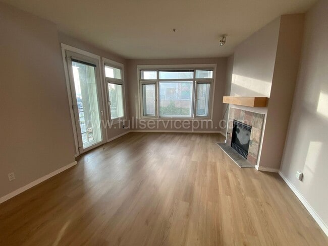 Building Photo - RARE OPENING at Waterfront Landing – Spacious Waterfront 1BR w/ Private Deck, Views & Direct Pike...
