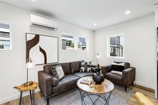 Building Photo - 3 bedroom dream home in Highland Park Neighborhood, West Seattle