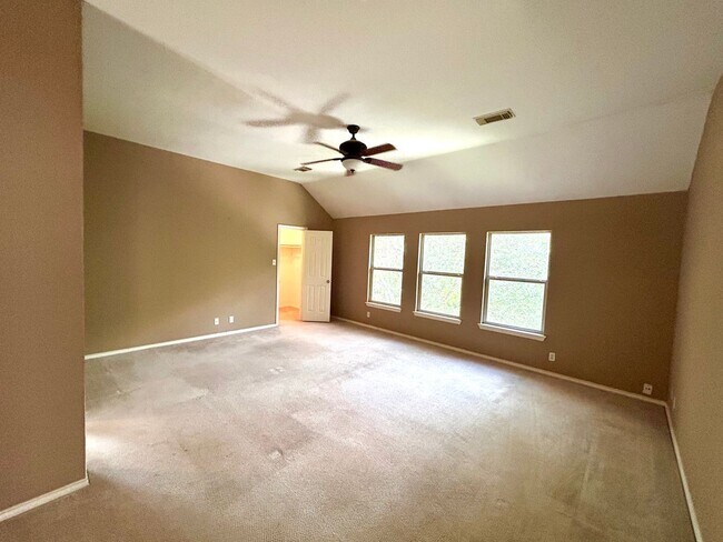 Building Photo - 8807 Brae Ridge Dr
