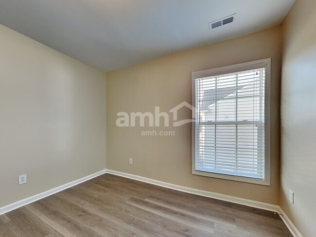 Building Photo - 6216 Roseway Ct