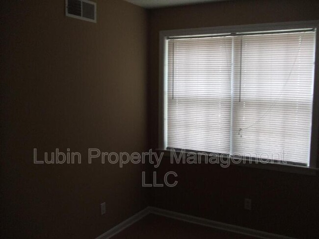 Building Photo - 2630 Whitman Ave