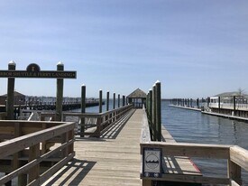 Building Photo - 374 Thames St