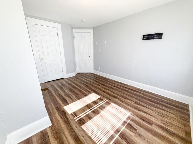 Building Photo - Elegant 3-Bedroom Home with Designer Finishes & Private Backyard!