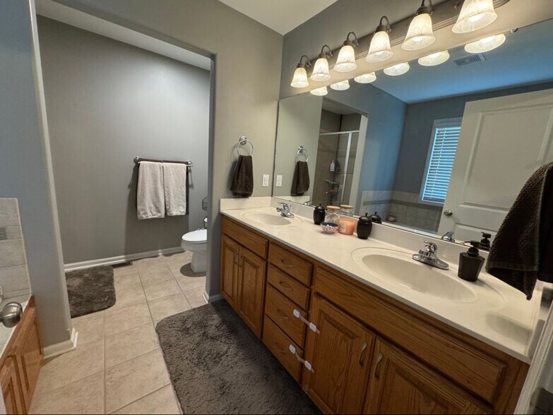 Building Photo - 1380 Stone Creek Dr