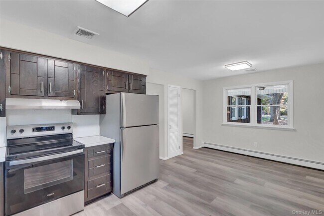 Building Photo - 7 Canterbury Ct