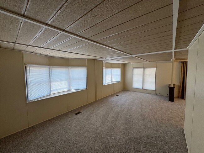 Building Photo - 1111 49th Ave Terrace W