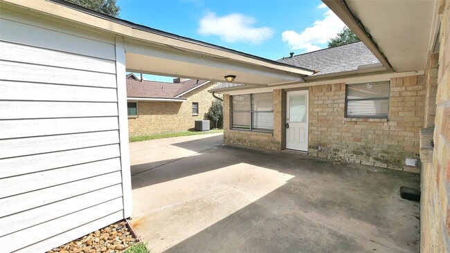 Building Photo - 21626 Park Tree Ln