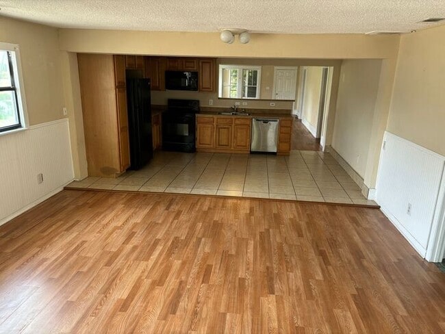 Building Photo - Historic Home in Historic Sought after New...
