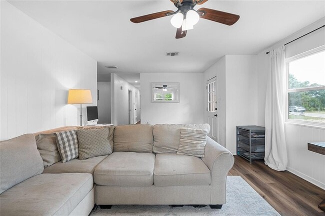 Building Photo - 617 Johnson St