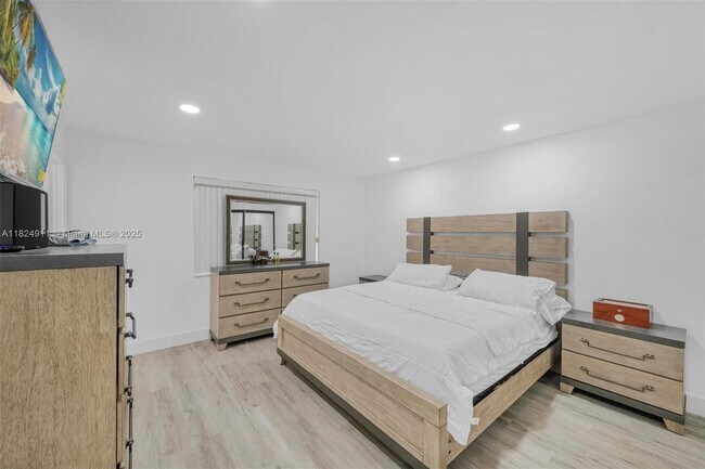 Building Photo - 1356 Pelican Ct