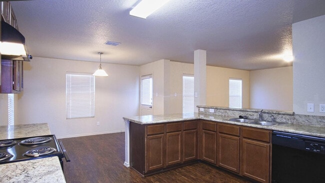 Primary Photo - 7510 Spanish Dagger