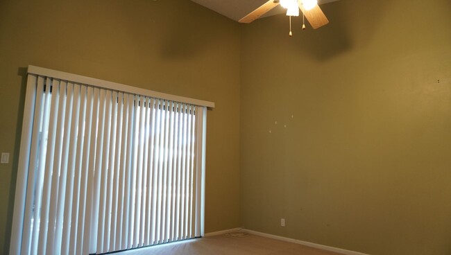 Building Photo - Single-Family Home in a Prime Location.