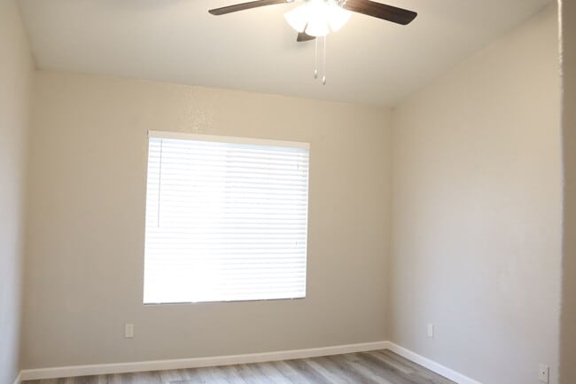 Building Photo - Three bedroom home in Canyon de Flores