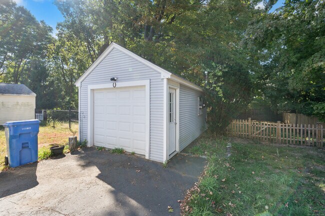 Building Photo - 304 Fairview Ave