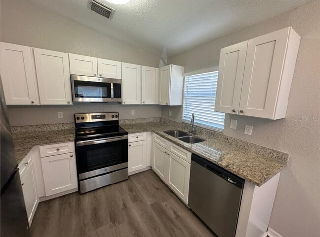 Building Photo - 9725 Fox Hollow Rd