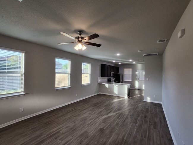 Building Photo - Luxury Living in the Heart of Cibolo!