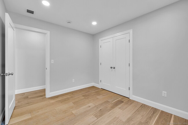 Building Photo - 183 Vesper St