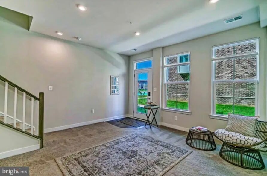 Building Photo - 2820 Arts Vista Blvd