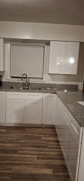 Building Photo - 406 Hialeah Ave