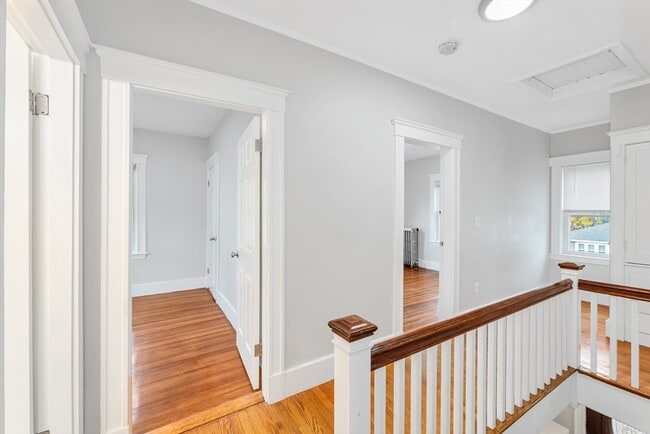 Building Photo - 204 Maple St