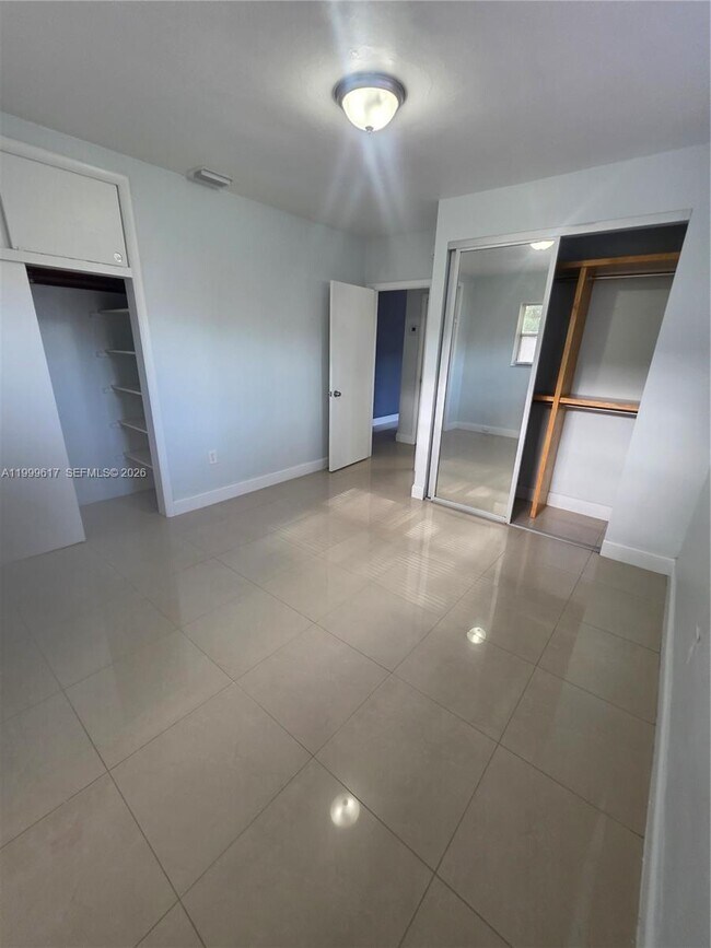 Building Photo - 2832 SW 37th Ave