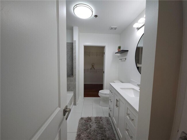 Building Photo - 250 Pharr Rd NE