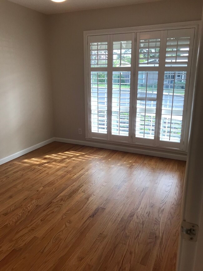 Building Photo - 1474 Dos Palos Dr