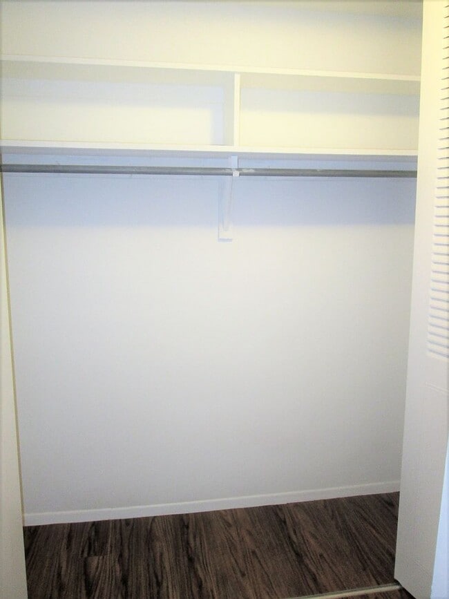 Building Photo - Bright and Spacious Condo in Fantastic Fog...