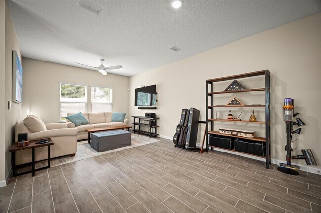 Building Photo - 1255 Beach Dune Dr
