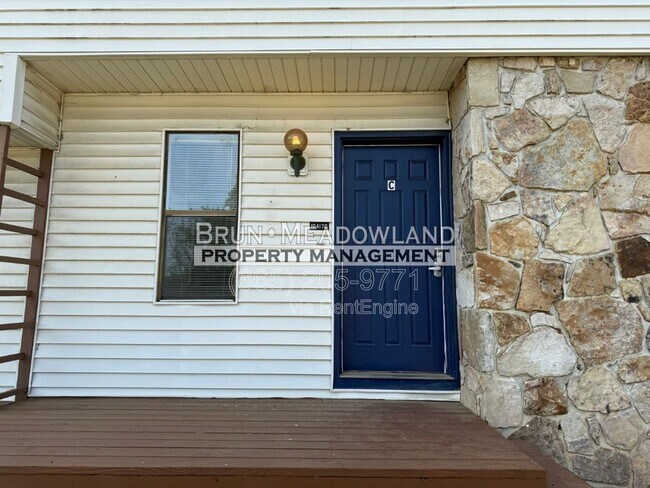 Building Photo - 10417 Victoria Dr