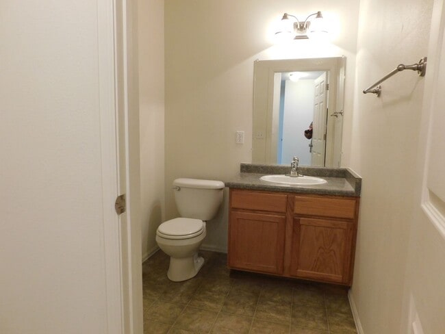 Building Photo - Townhome North GJ!!